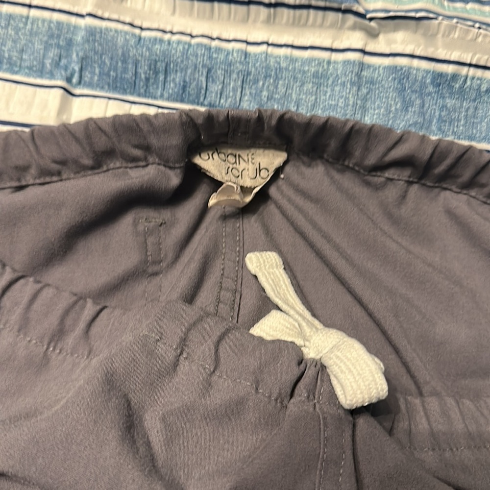 Extra small scrub set by Urban scrubs grey with light pink trim at the neck. - Picture 7 of 7